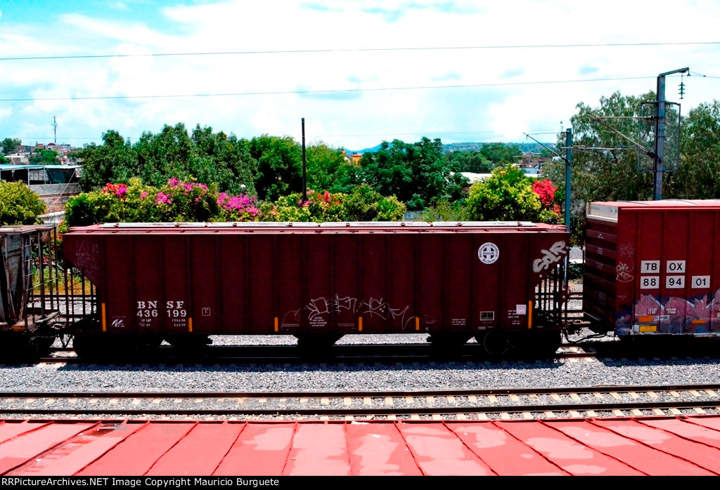 BNSF Covered Hopper